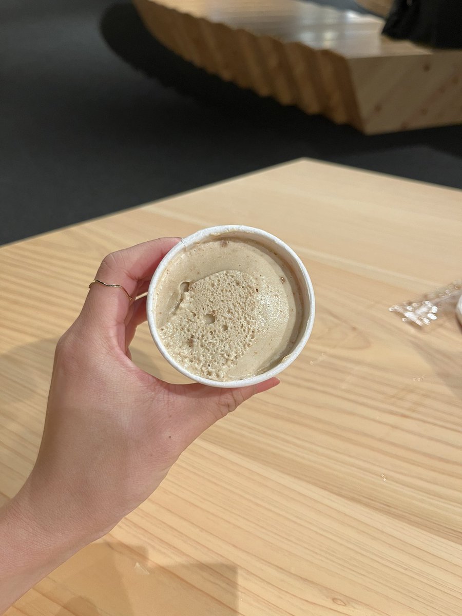 14_soc's tweet photo. 話題のeclipse🍨 乳製品を使っていないアイスクリームだとか。まだ日本には上陸していないもののChange to Hopeのイベントで特別に体験しました。
感想は、「やっぱり牛乳とは違う、でも美味しい！」という感じ。
いつかストロベリーとか無難なのも試してみたい☺️
@newspicksevents https://t.co/Rr4cZPLSI9