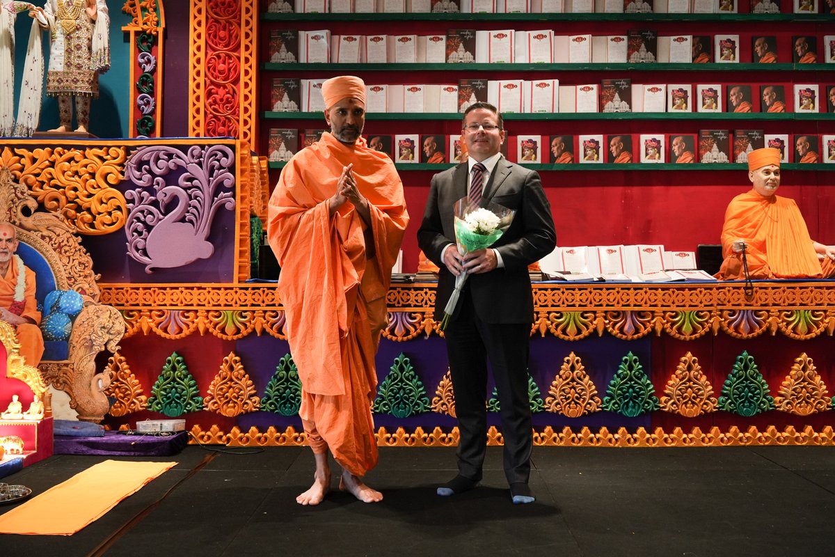 bapssydney's tweet photo. It was a pleasure have the Hon. Mark Coure (@markcourelive), NSW Minister for Multiculturalism, and Minister for Seniors join us for the Diwali and Chopda Pujan festivities. He also spent considerable time learning about the life and work of His Holiness Pramukh Swami Maharaj. https://t.co/oGayJTuzMf