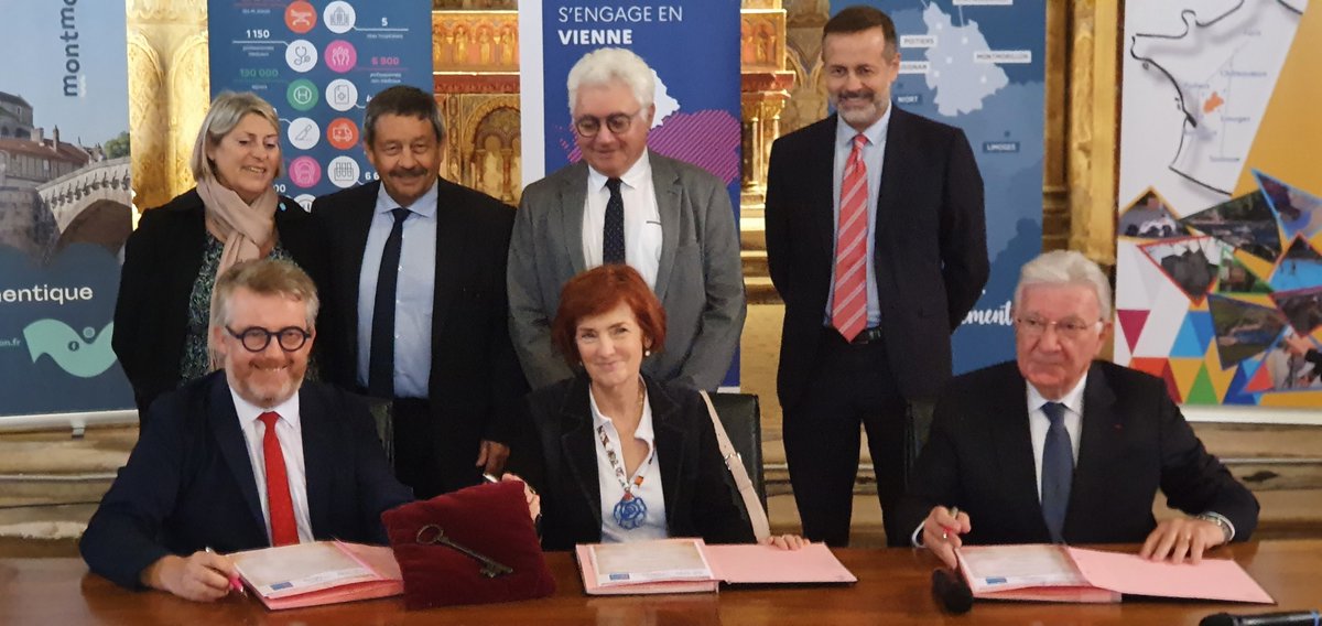 Mercredi 19 oct - L’<a href="/Epfna/">Établissement public foncier de Nouvelle-Aquitaine</a> a signé ✍️l’acte authentique d’achat de la Maison Dieu de #Montmorillon avec le CHU de Poitiers et le #Département : 🏗️plusieurs projets envisagés pour renforcer l'attractivité économique et touristique du territoire. 
#Foncier #nouvelleaquitaine