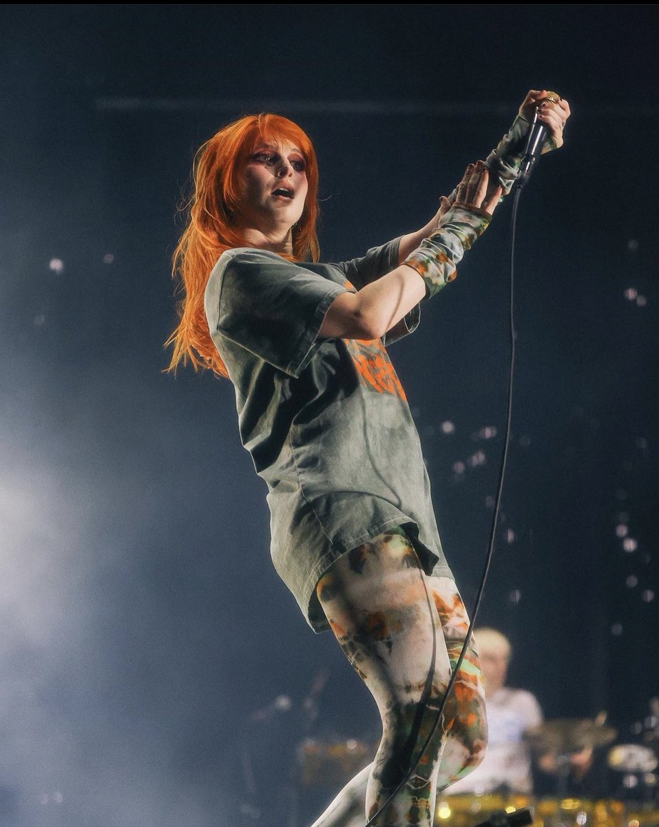 YELYAHCONTENT's tweet photo. new hd pics from hayley williams at #WWWYfest! https://t.co/MCBKyf1Uba