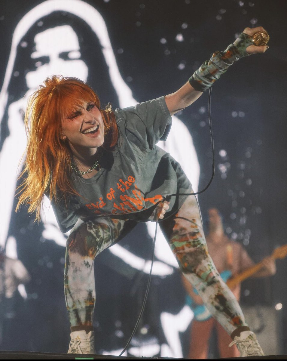 YELYAHCONTENT's tweet photo. new hd pics from hayley williams at #WWWYfest! https://t.co/MCBKyf1Uba