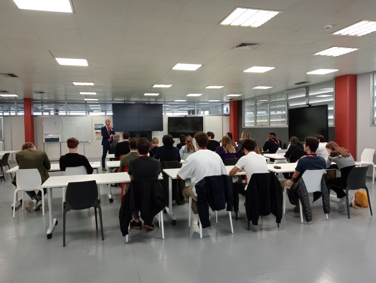 HitachiRailIT's tweet photo. Venerdì abbiamo avuto il piacere di ospitare presso il nostro sito produttivo di Pistoia gli studenti del MIB - Master in International Business dell’@Unicatt di Milano. #MeetTalent #TeamHitachi https://t.co/l9BkgVZct0