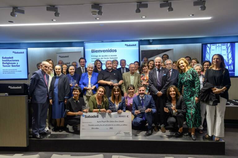 Fundación Benito Menni (@mennibenito) on Twitter photo 💪🏽Gracias al Fondo <a href="/sabadellpress/">Sabadell Press</a> Inversión Ética y Solidaria por apoyar el proyecto "Atención en #SaludMental, rehabilitación e integración socio-familiar de personas sin techo en Yaundé #Camerún" de la #FBM
🤝🏽Juntos trabajamos por más inclusión social➡️ bit.ly/3gpWJuI 💪🏽Gracias al Fondo <a href="/sabadellpress/">Sabadell Press</a> Inversión Ética y Solidaria por apoyar el proyecto "Atención en #SaludMental, rehabilitación e integración socio-familiar de personas sin techo en Yaundé #Camerún" de la #FBM
🤝🏽Juntos trabajamos por más inclusión social➡️ bit.ly/3gpWJuI