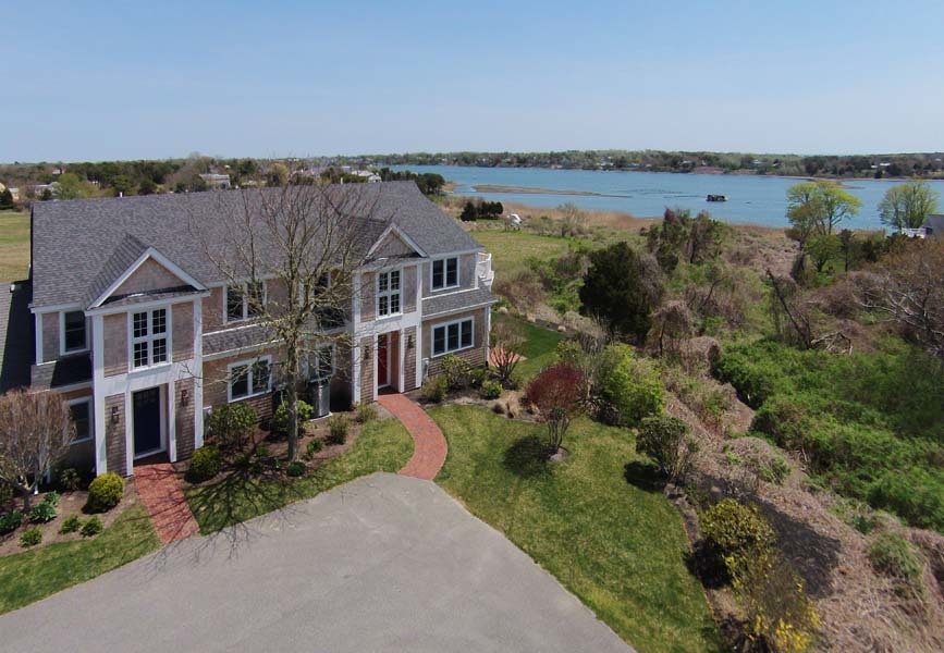 Irentcapecod's tweet photo. This picture perfect Townhome is set on 17.5 acres on beautiful Oyster Pond in the heart of Chatham. The Complex includes tennis court, swimming pool &amp; shuffle board.

https://t.co/kEO4v8ZXZe

#vacationrental #capecod #rental #chatham #townhouse #tenniscourt #pool #irentcapecod https://t.co/JXLKjmLLm4