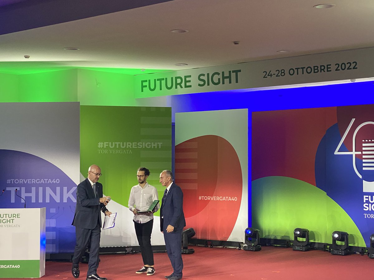 #futuresight #unitorvergata #SimoneDantini vincitore del contest per la creazione dell’#audiologo di #torvergata40 immagine sonora dell’aula studio in meno di 3 secondi! Complimenti