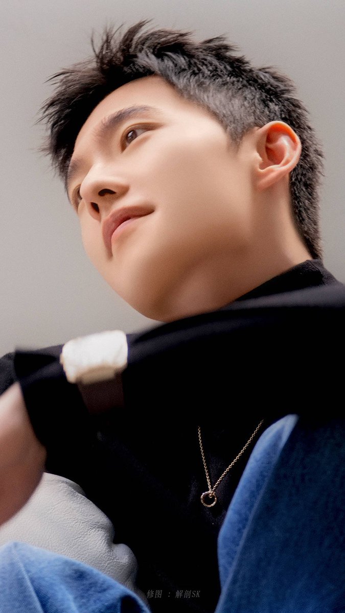 HappyTinking's tweet photo. I can't choose, all look so good, just gonna post them
Harper's Bazaar Nov 2022 
#YangYang杨洋
#YangYang https://t.co/iYkcevcL6n