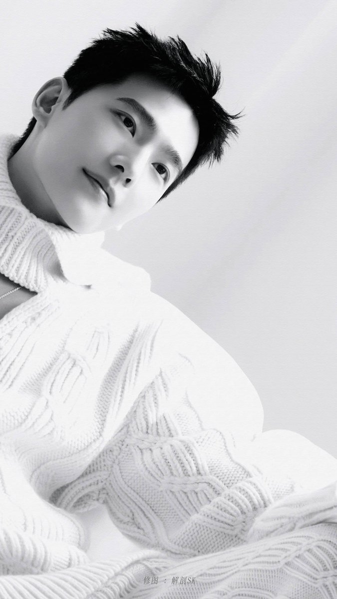 HappyTinking's tweet photo. I can't choose, all look so good, just gonna post them
Harper's Bazaar Nov 2022 
#YangYang杨洋
#YangYang https://t.co/iYkcevcL6n