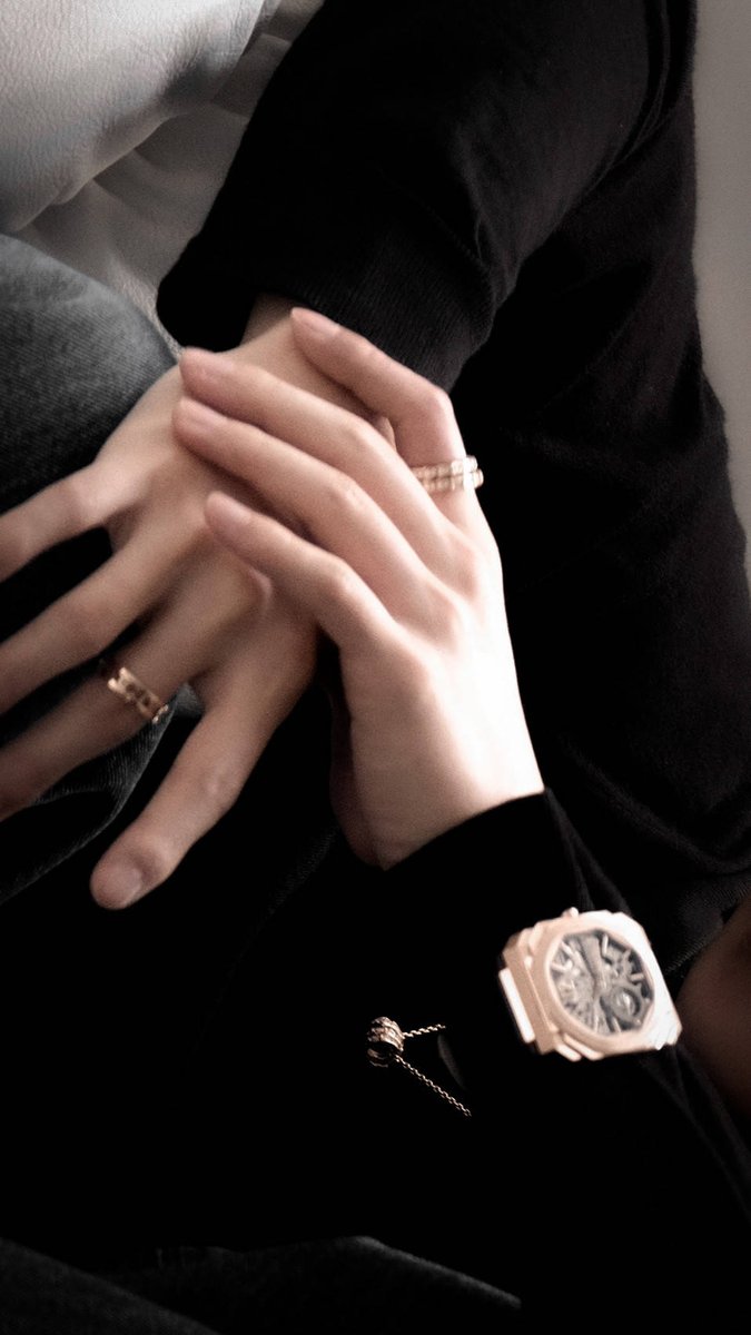 HappyTinking's tweet photo. Beautiful hands to match BVLGARI💕
@Bulgariofficial 
Harper's Bazaar Nov 2022 
#YangYang杨洋
#YangYang https://t.co/LTgk900hzE
