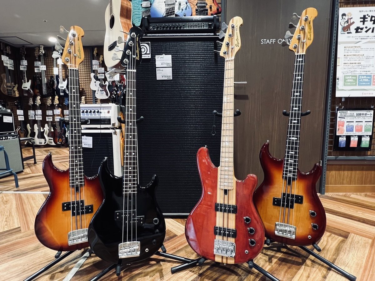 shima_yokohama's tweet photo. こんにちは！店長の久保田ですm(_ _)m 
先日お客様より複数本のヤマハBBをお売り頂きました♪
往年のBBがここまで並ぶことはまず無いのでなかなかにテンション上がっておりますッ(´▽｀)
順次調整＆ギタセレへの掲載していきます♪ https://t.co/DeswRRVEqV