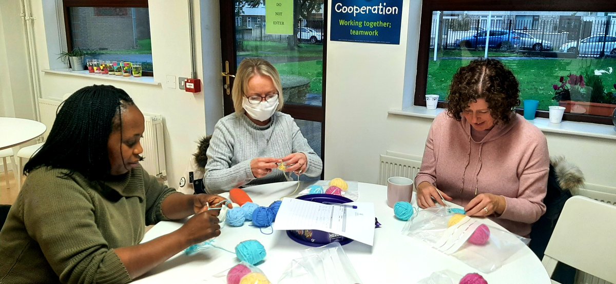 GreenhillsColl's tweet photo. Greenhills CC Crochet,Knit&Stitch club started this week! Really fun and enjoyable afternoon!!!Parents that knit together ❤ #parentssupportingparents #greenhillscommunitycollege #partnershipwithparents
#ddletb https://t.co/t6s9bvw8pO