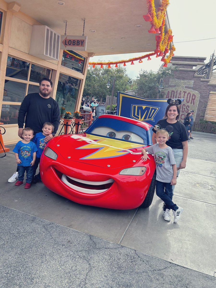 RashellShell25's tweet image. Disney day 2 was worth the wait ❤️