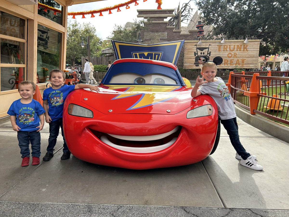 RashellShell25's tweet image. Disney day 2 was worth the wait ❤️