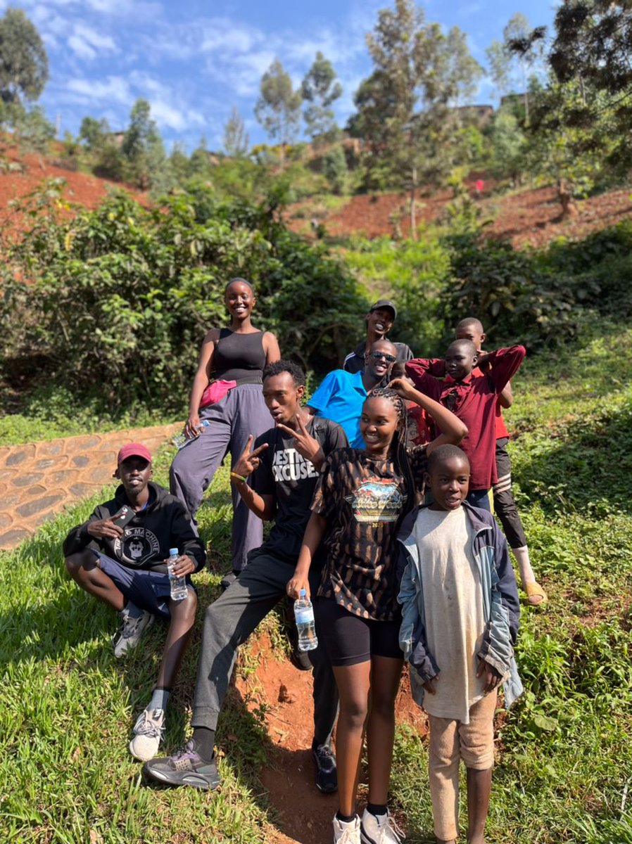 amani_musonera's tweet photo. Crawling back down is never an option. 

"The best view comes after the hardest climb" indeed

#WeMadeItToTheTop Shyorongi ⛰️ https://t.co/0Adgmvs5iu