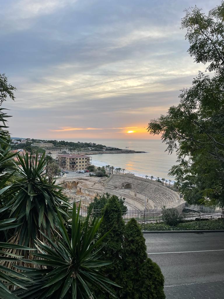 ¡¡Buenos días!!  😊🌧️

Arrancamos la semana llenas de energía 💪🏽🔋 

Os dejamos una bonita foto de nuestro último fin de semana en #Tarragona con motivo de la celebración de la 11ª #ReunionGinep.📸🌅

Seguimos!