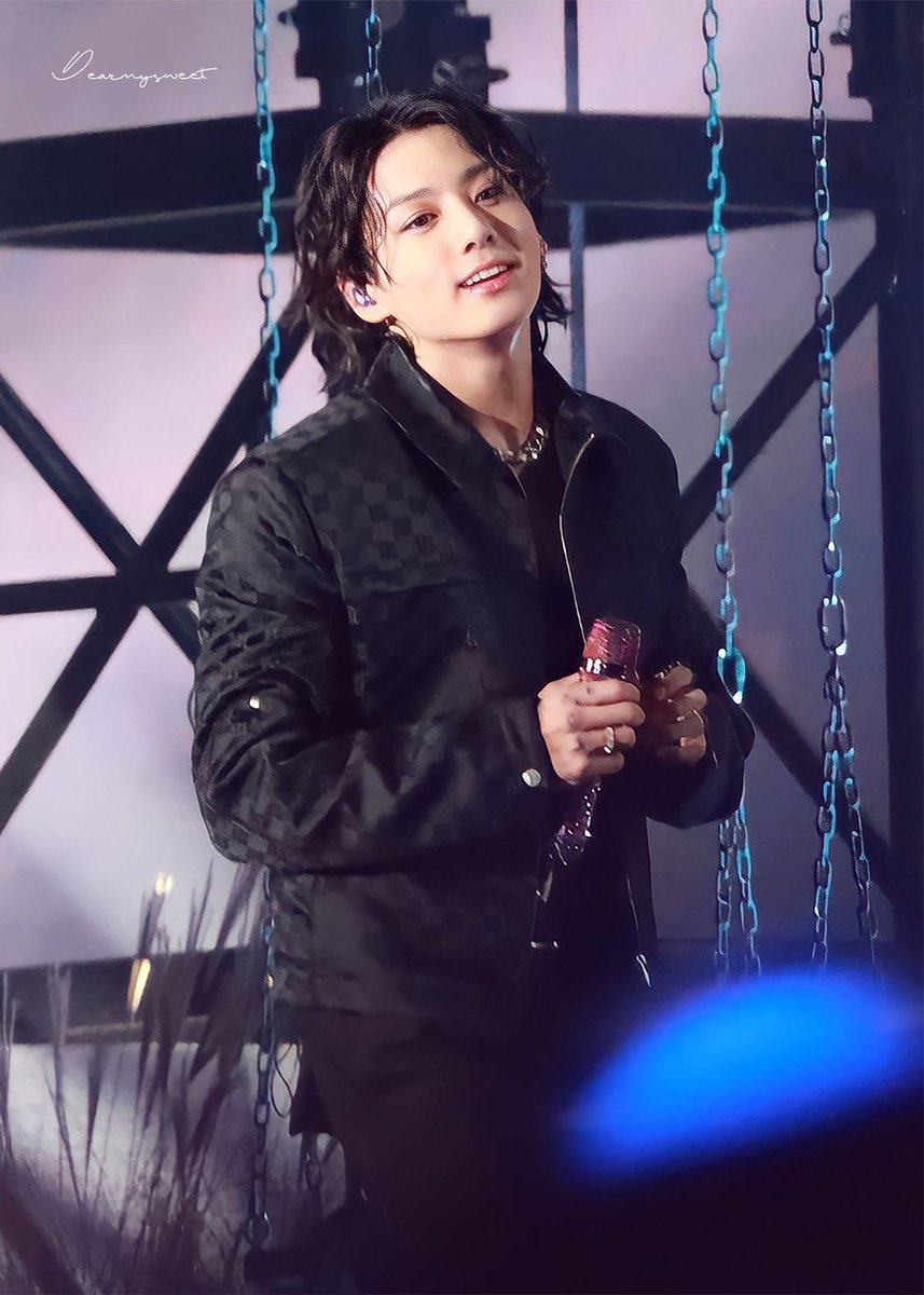 mysweetdear1997's tweet photo. 221015  HD
Yet to Come in BUSAN 

💜🖤💜🖤

#전정국 #정국 #JK #JUNGKOOK #ジョングク #방탄소년단 #BTS
#YetToComeinBUSAN https://t.co/vf9F2HcnFf