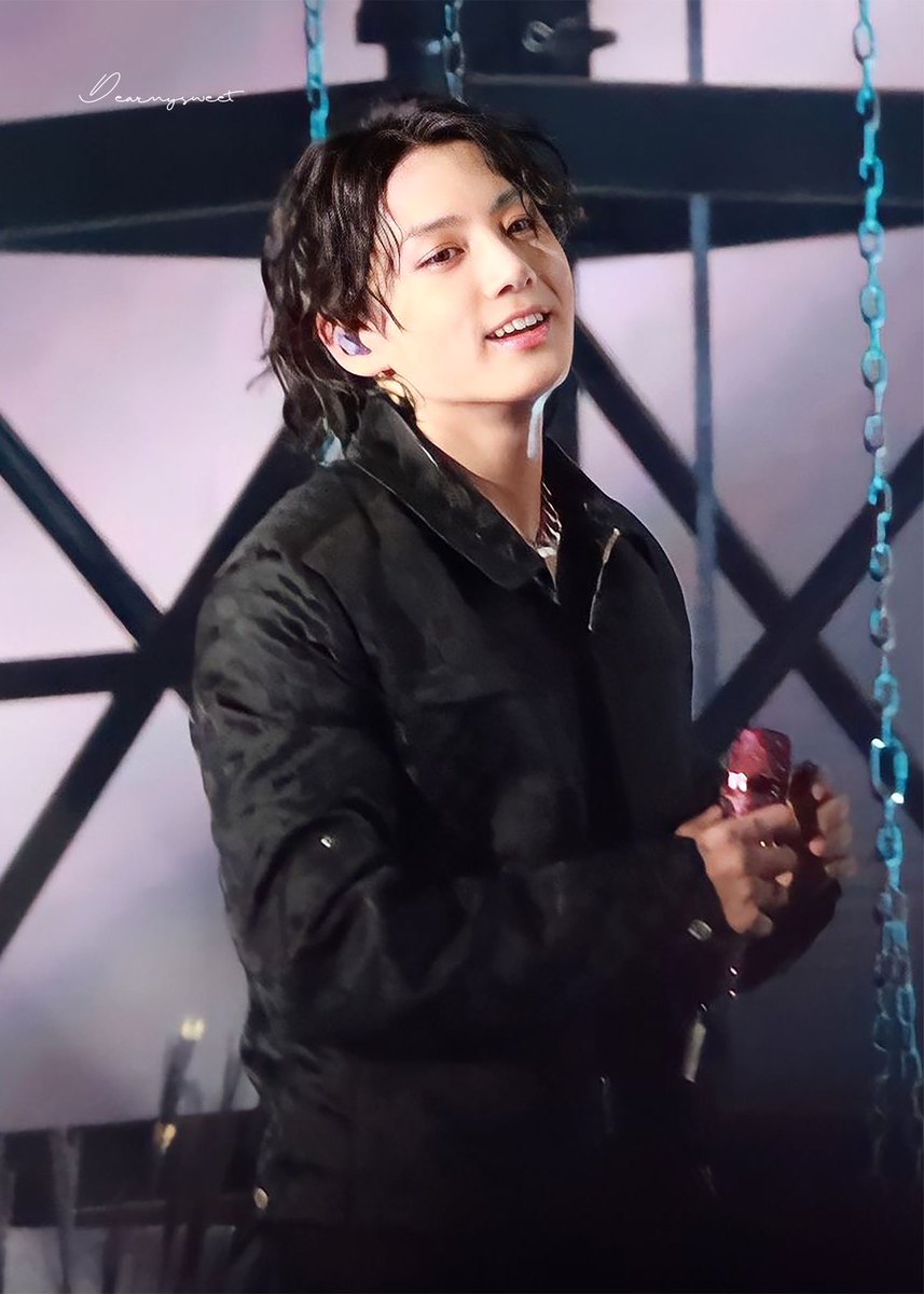 mysweetdear1997's tweet photo. 221015  HD
Yet to Come in BUSAN 

💜🖤💜🖤

#전정국 #정국 #JK #JUNGKOOK #ジョングク #방탄소년단 #BTS
#YetToComeinBUSAN https://t.co/vf9F2HcnFf