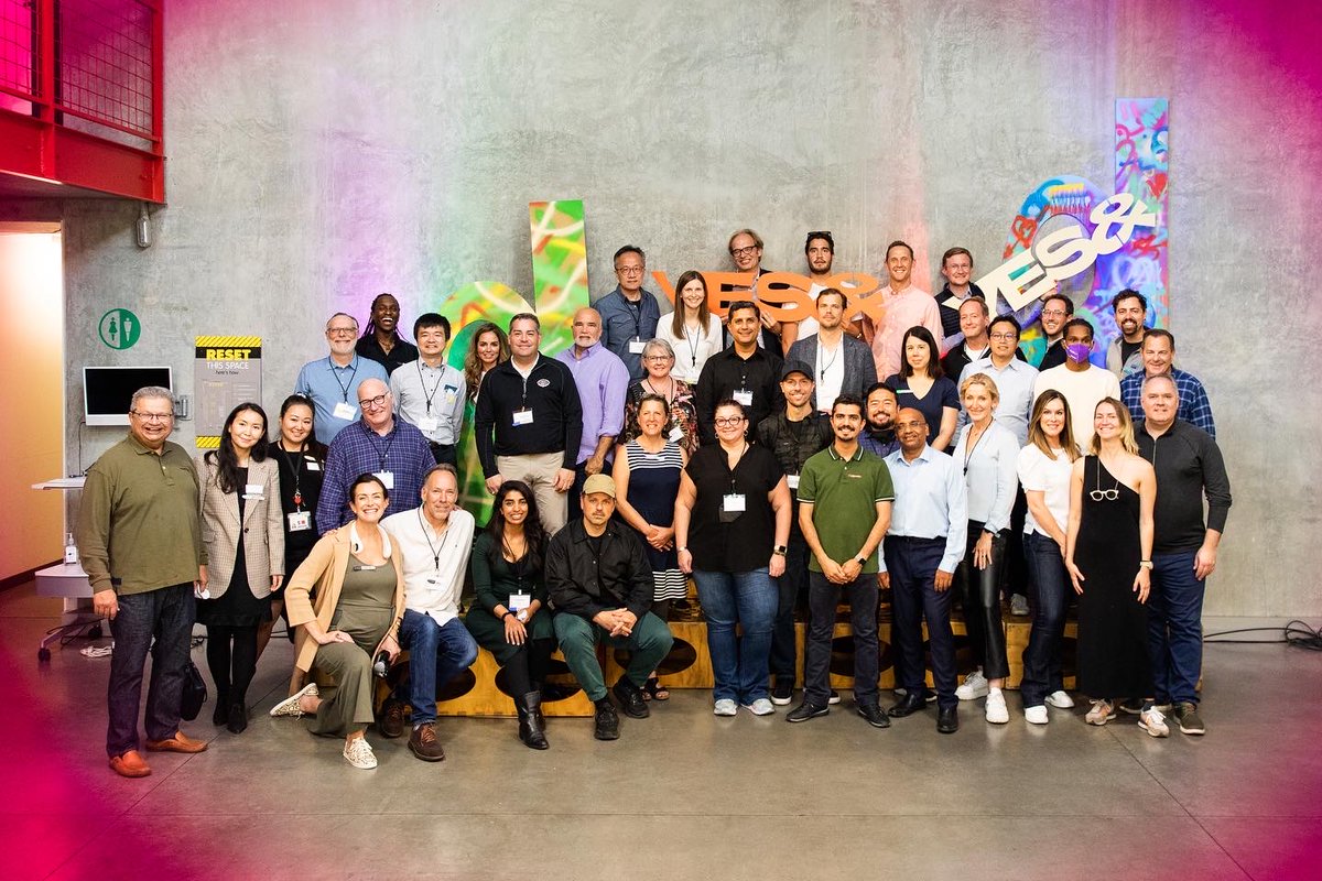 jortpossel's tweet photo. Clean models, dirty hands. Wrapped up a fantastic week at @StanfordGSB  and @stanforddschool , learning all things Customer-Focused Innovation (CFI 15). #GSBExecEd #GSBlife #GSBspeakers #GSBimpact https://t.co/xF2eJvKz4W