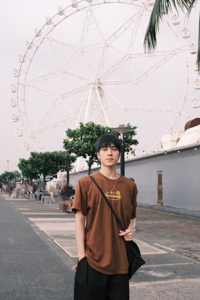 xiaojun and hendery in the philippines 🎡🌥