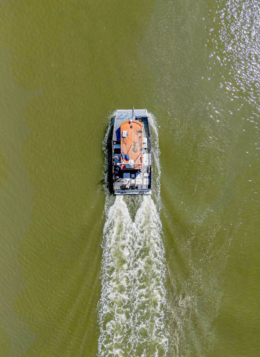 DAFlysDrones's tweet photo. Lady Emmz heading home. 

#dji #arealphotography #drone #djimini3 #dronelife #dronephotography #picoftheday #essexphotographer #photography  #dronestagram #exploringessex  #benfleet #creek #boat #fishing #fishingboat https://t.co/cshOnd5rFv