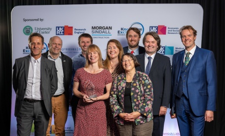 Congratulations to <a href="/SW_EEP/">SWEEP</a> - led by our Prof <a href="/EnvBatman/">Ian Bateman</a> - for having their work transforming environment-led decision-making recognised at the Knowledge Exchange Awards, where it scooped Knowledge Exchange Team the Year. #ExeKEAwards22

ow.ly/xAlm50LiAZL