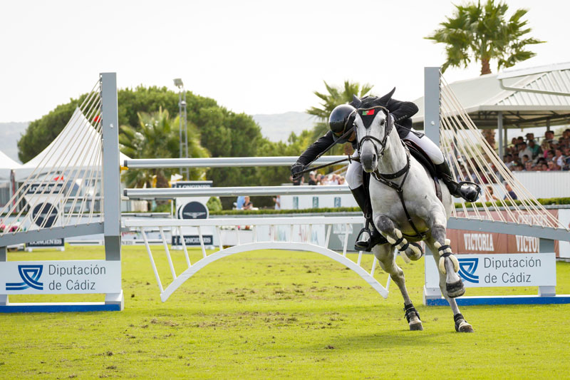 HorseTVESP's tweet photo. Rodrigo Almeida fue el ganador del Gran Premio 🥇 Diputación de Cádiz del CSI 3* del Andalucía October Tour.
#octobertour #andalucíaoctobertour #vejerdelafrontera #horsetv https://t.co/6nm3U9xB6B