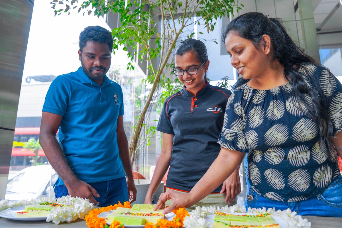 CreativeSoftLK's tweet photo. May this auspicious day bring you and your loved ones much love and happiness. Sprinkle joy and kindness like confetti, and let your light shine on! Happy #Diwali, everyone!
#TogetherWeBuild #LifeAtCreative #GrowWithUs #CreativeSoftware #Diwali2022 #festivaloflights #SriLanka https://t.co/uuU37bk2ib