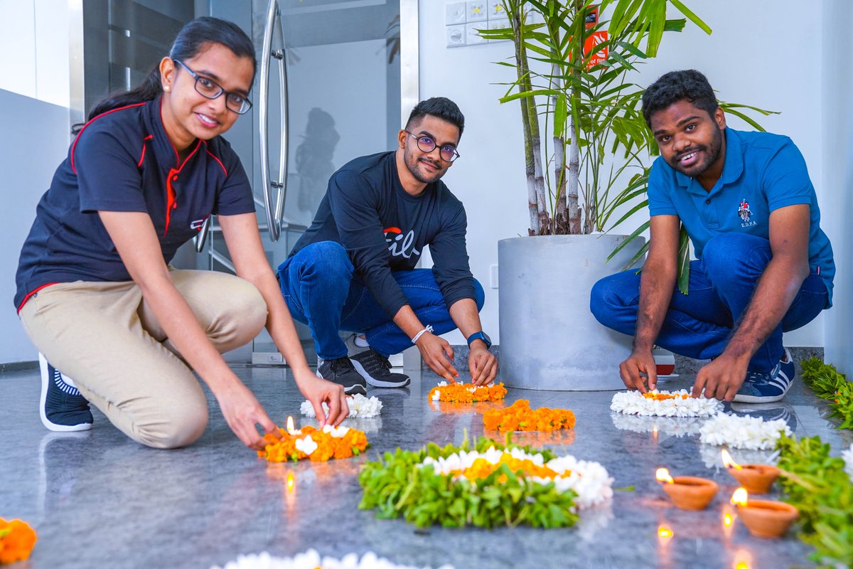 CreativeSoftLK's tweet photo. May this auspicious day bring you and your loved ones much love and happiness. Sprinkle joy and kindness like confetti, and let your light shine on! Happy #Diwali, everyone!
#TogetherWeBuild #LifeAtCreative #GrowWithUs #CreativeSoftware #Diwali2022 #festivaloflights #SriLanka https://t.co/uuU37bk2ib