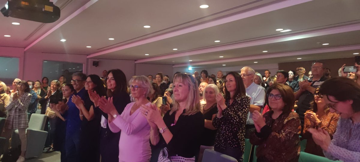 LigueCancer42's tweet photo. Le @CA_LHL très mobilisé aux côtés de @laliguecancer  :
💻 un webinaire "Cancer et emploi" qui a réunit + de 180 participants
🎙 une soirée théâtre avec la pièce "Alors, on en parle" des Seintes qui a fait salle comble vendredi soir https://t.co/lde1HnYrqo