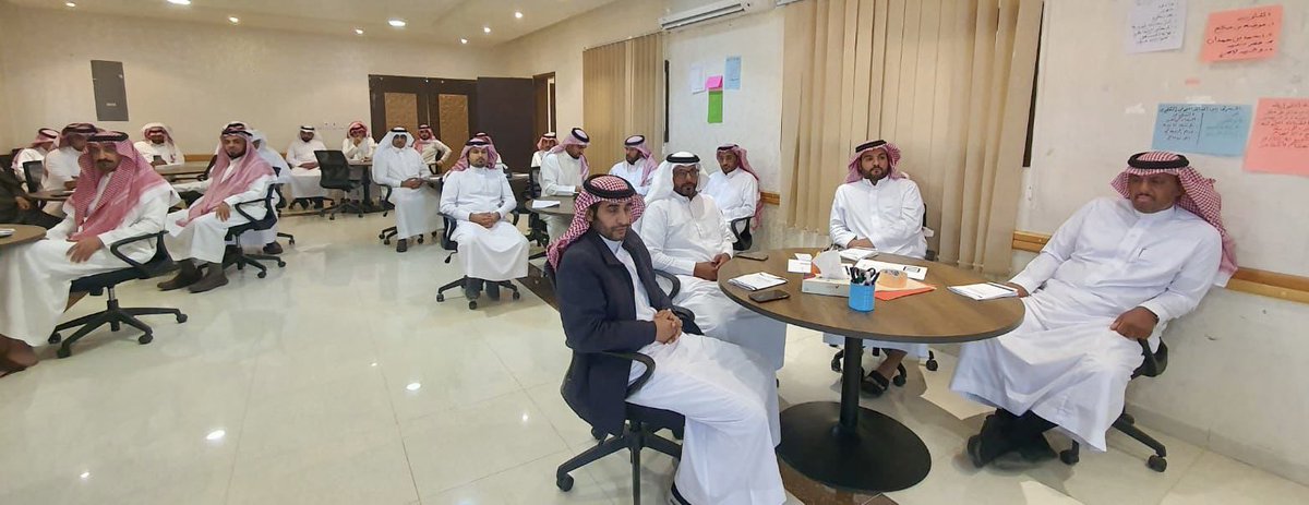 تابع مدير عام #تعليم_الباحة  انطلاق المرحلة الثانية من التدريب على"الاختبارات المعيارية" التي تستهدف معلمي العلوم في الصفين الرابع الابتدائي والثاني متوسط، 
وأكد المدير العام أهمية إكساب المعلمين المهارات اللازمة حول هذه الاختبارات بما يسهم في تحسين وتجويد أدائهم ويثري خبراتهم.
