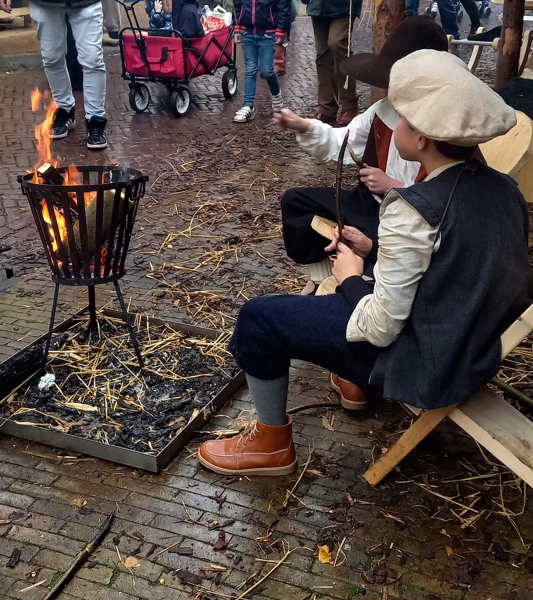 CharlotteHeins's tweet photo. @strategywoman Good morning Yaroslava & #warcoffee world.
Glad to read that it is quiet in Kyiv. Hope this applies to all of Ukraine (not read any news yet).
Stay safe ππ
πΈ an impression of our weekend in #Grolle (#Groenlo) in the year 1627. More pics & video's later today on my account. https://t.co/NhjbRQDbZt