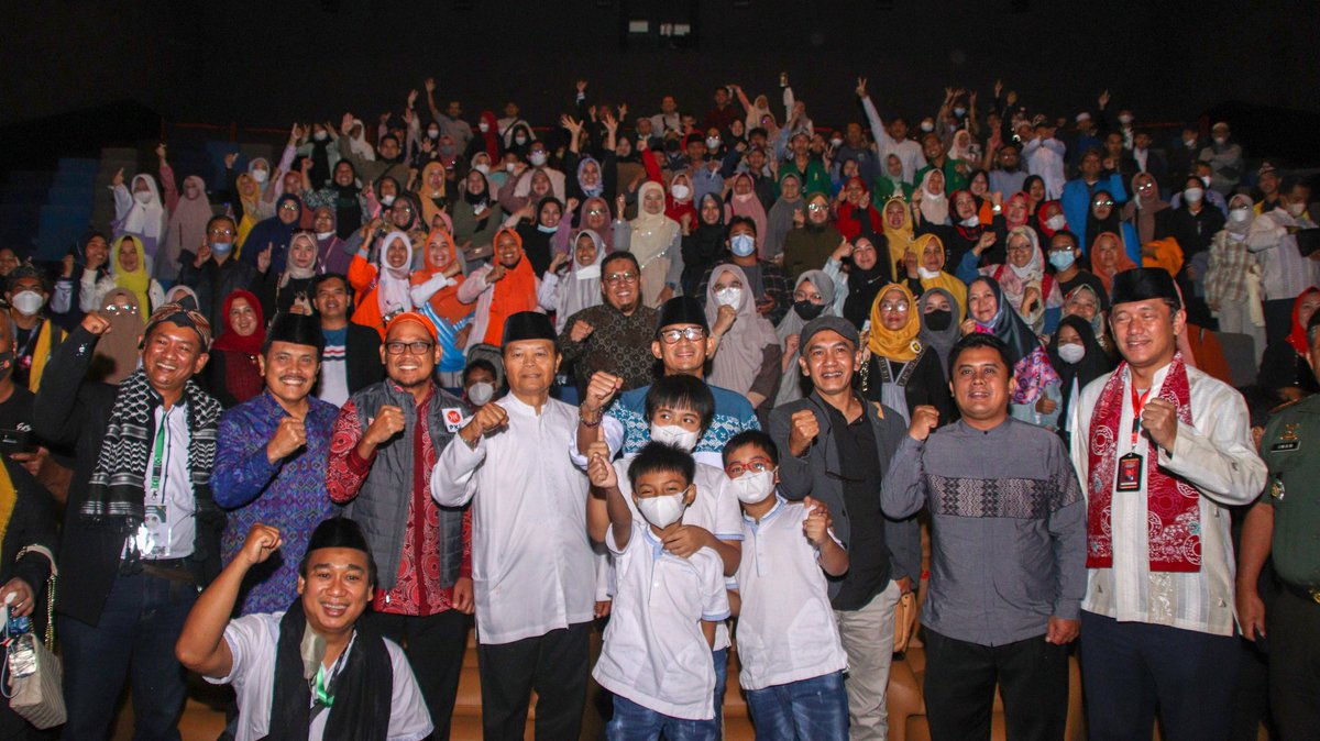 iksddepok's tweet photo. Ini bru studio 1 CGV loh banyaknya yg nonton, bkm studio2 yg lainnya yg emang disiapkn ntk nobar film yg penuh makna tsb @ https://t.co/CVXtws4fwS