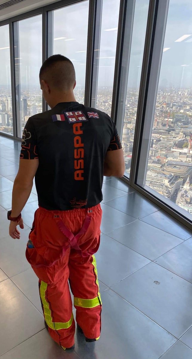 [ 🇫🇷 SPORT 🇬🇧] Le SCH Mathieu et le CPL Mickaël #SPP dans le #Vaucluse au CSP Avignon à #Avignon ont relevé le défi de la RNLI TOWER RUN à LONDRES ➡️ 1120 marches à gravir en tenue de feu du <a href="/sdis84/">SDIS de Vaucluse-84</a>. Ils se classent 48/200 en 13min 25 ⏱️