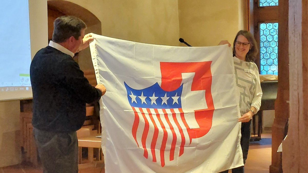 stadtsursee's tweet photo. Besuch aus der Partnerstadt Highland, USA: Die Stadt begrüsste Mayor Kevin Hemann mit Delegation auf ihrer Europareise. Austausch, Stadtführung, Alphornklänge und eine Präsentation Sursees durch die Lernenden standen auf dem Programm.
#sursee #soorsi #highland #lernende https://t.co/btY4QUxTV6
