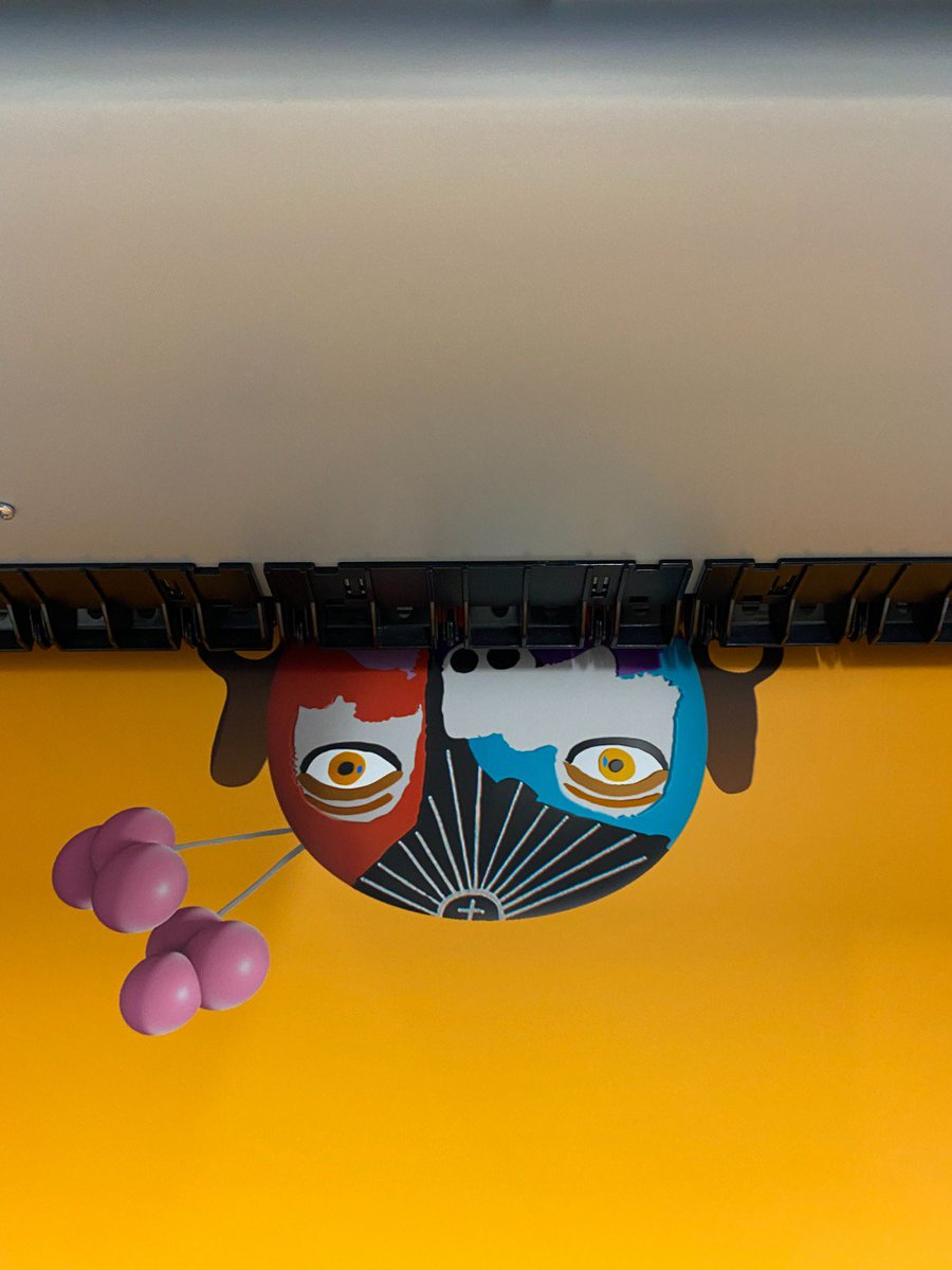 Our lucky holders had the chance to win a canvas signed by Kojo Marfo that they will be able to display at home as a real work of art🥳🎨

Here's a lil teaser of the first printed canvas - a legendary Stranger for a holder with great taste 👀

Can you guess which Stranger it is ?