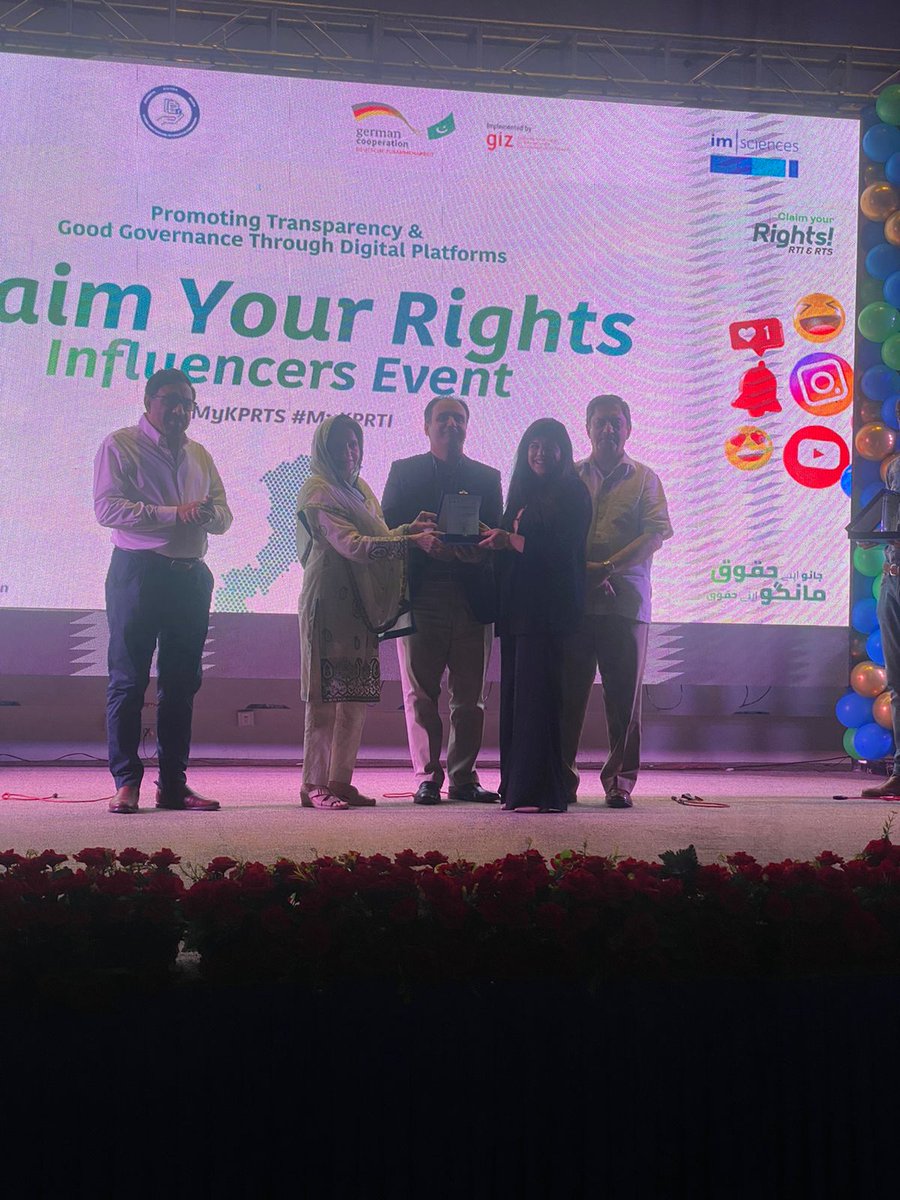 ayatalvi72's tweet photo. Miss Zahra Azam recieving award
#MyKPIC #MyKPRTS
@KP_RTI
@rtpscommissionk https://t.co/NKpTs7EV5O