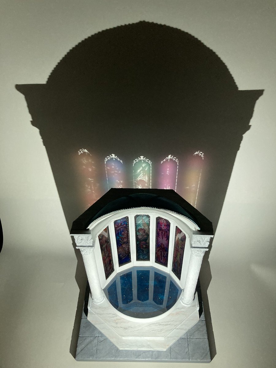 yukidourou's tweet photo. しおりを手に取った瞬間、『これで建物作りたい、半円状に配置して光を投影したら綺麗だろうな』ってワクワクしたので、ほぼ希望通りの構造に仕上げられて満足。
#ゆきあかり工作室 https://t.co/TVJ9D2XSHH