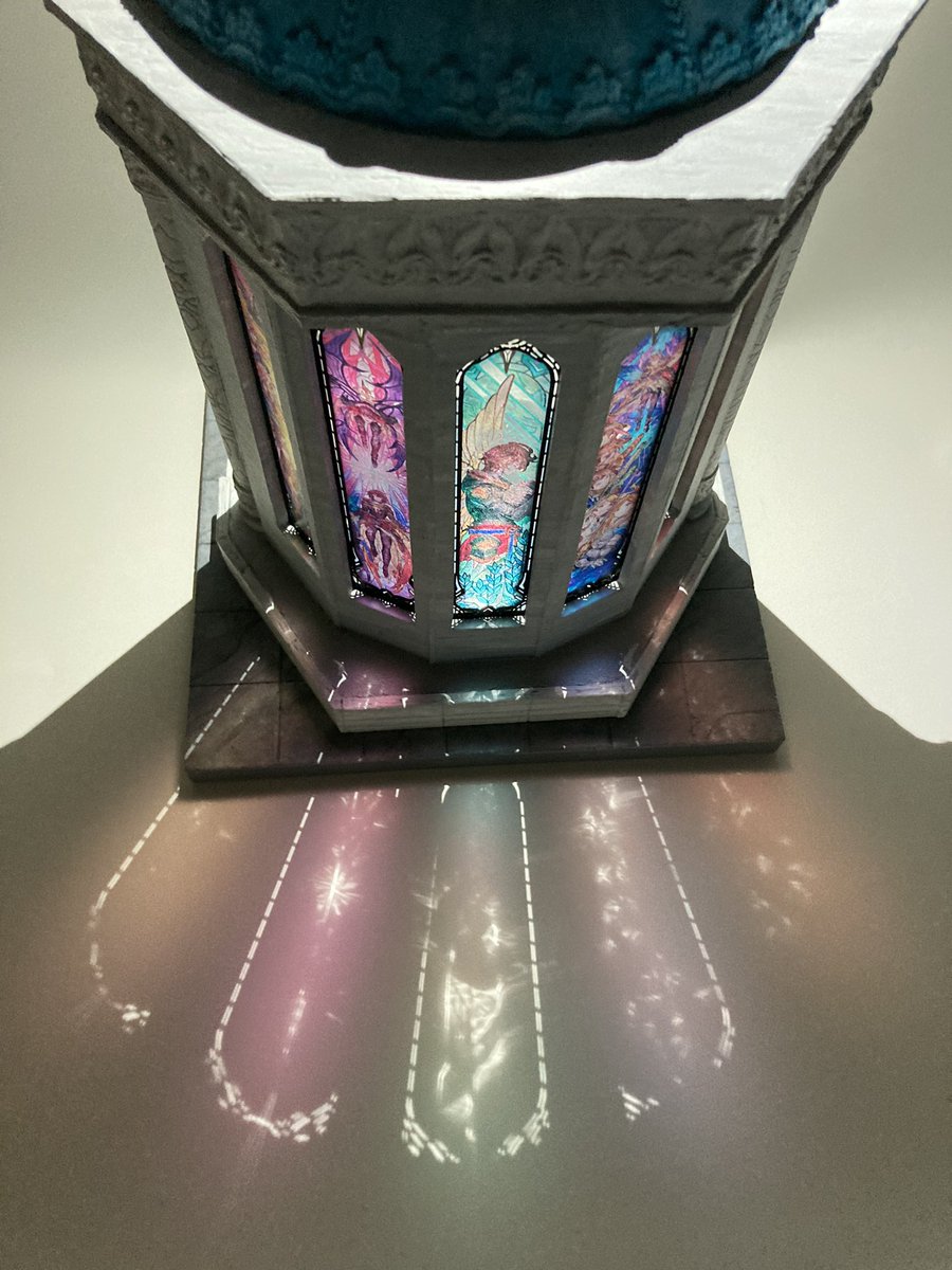 yukidourou's tweet photo. しおりを手に取った瞬間、『これで建物作りたい、半円状に配置して光を投影したら綺麗だろうな』ってワクワクしたので、ほぼ希望通りの構造に仕上げられて満足。
#ゆきあかり工作室 https://t.co/TVJ9D2XSHH