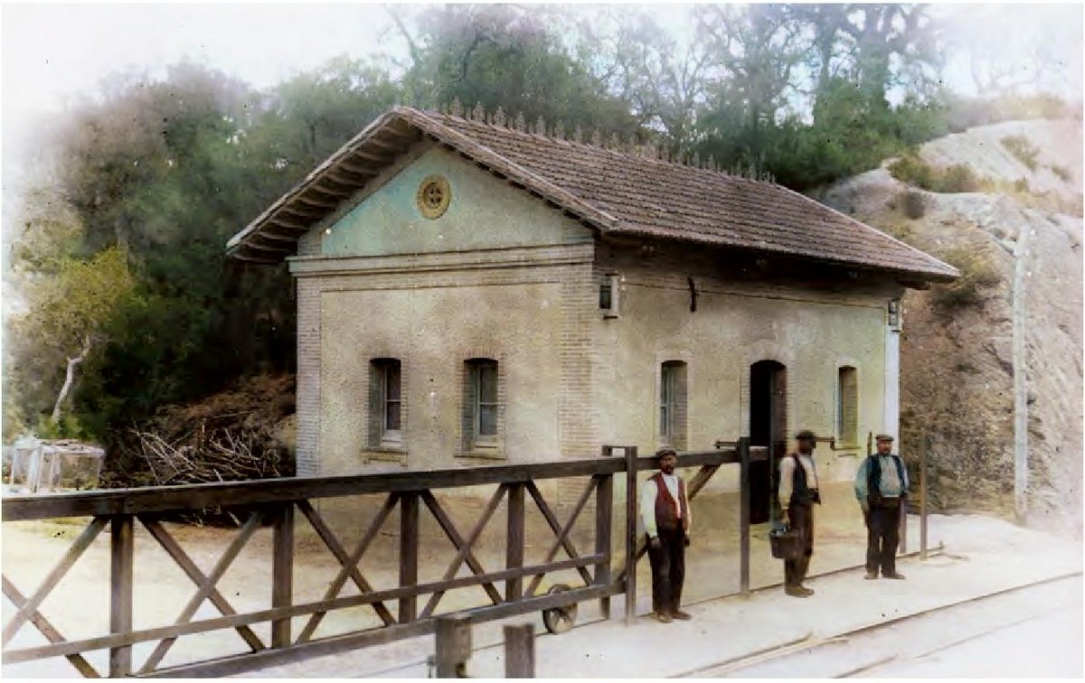 witxi2's tweet photo. La caseta del pas a nivell amb barrera a Penedes - Llagostera el 1900 i l'estat actual a la via verda del carrilet Girona - Sant Feliu de Guíxols @viesverdesgi @llagosteraldia https://t.co/7gfV3ucdmc