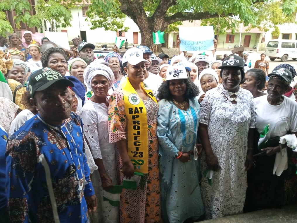 BatProjects23's tweet photo. If you’re for @officialABAT 2023, let gain followers

Something huge is coming up..

Drop your handle let's follow each other.

BAT PROJECT'23 AKOKO NORTH EAST LG held a sensitization rally on sunday 23-10-2022, d rally was ped by Olori Momoh(The Queen of Olukare and Bar 'ladele https://t.co/XDiGSm0aV1