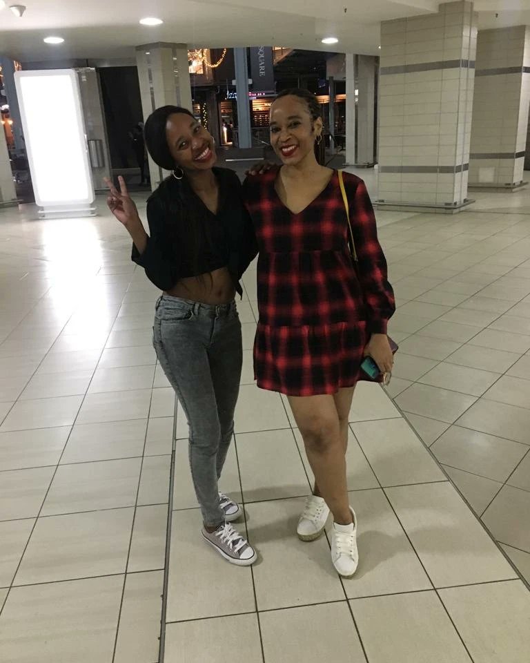 erniemosale's tweet photo. Hey bestie @ellainTee https://t.co/t6qsg5g5Qb