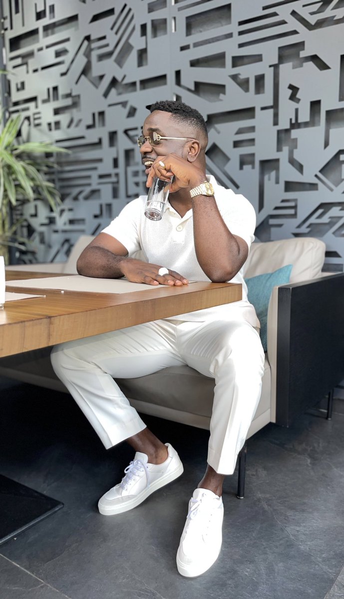 OvertimeSession's tweet image. Handsome landlord,best rapper in Africa, Highest @sarkodie 😎
#FNIS #JAMZALBUM #denzel #HappyDiwali