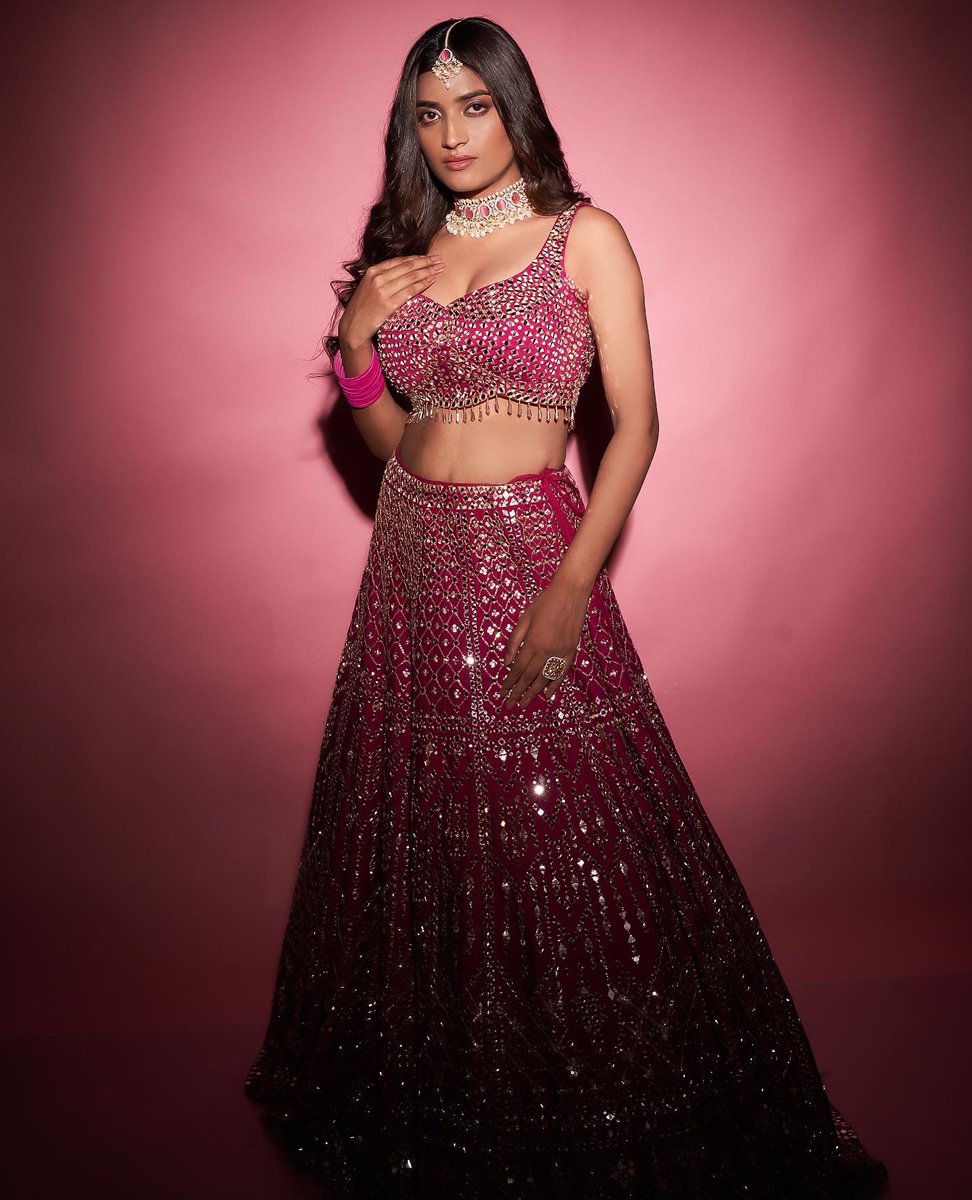 ManyaSinghMI's tweet photo. Light up your hearts for inner illumination this Diwali, welcoming peace & positivity! आप सभी को दीपावली की अनेक शुभकामनाएँ ✨🪔🙏
HAPPY DIWALI ❤️❤️
#ManyaSingh #Manyians #ManyaArmy #ManyaFam #ManyaFans #ManyaFandom #BiggBoss #BiggBoss16 #BB16 https://t.co/coWOCdUAEQ