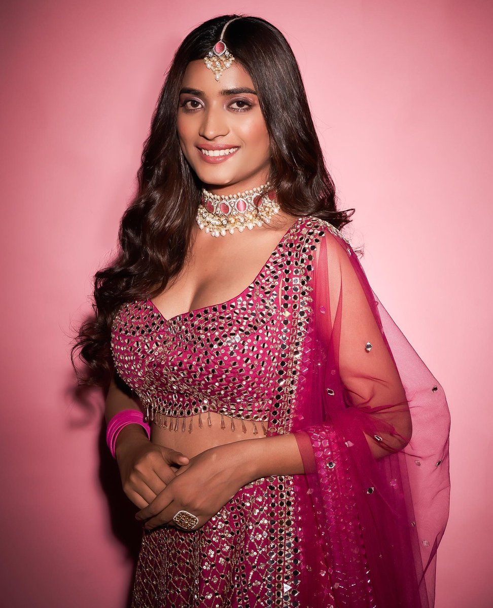 ManyaSinghMI's tweet photo. Light up your hearts for inner illumination this Diwali, welcoming peace & positivity! आप सभी को दीपावली की अनेक शुभकामनाएँ ✨🪔🙏
HAPPY DIWALI ❤️❤️
#ManyaSingh #Manyians #ManyaArmy #ManyaFam #ManyaFans #ManyaFandom #BiggBoss #BiggBoss16 #BB16 https://t.co/coWOCdUAEQ