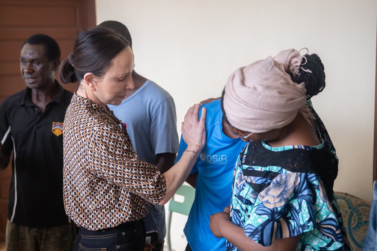 PresidenceGabon's tweet photo. @PresidentABO, la Première Dame @Sylviabongo et plusieurs Ministres se sont rendus au PK8 ce week-end pour exprimer leur compassion aux familles des victimes et soutenir les populations suite au drame qui a coûté la vie à 7 personnes. https://t.co/FG1DL5P5w5