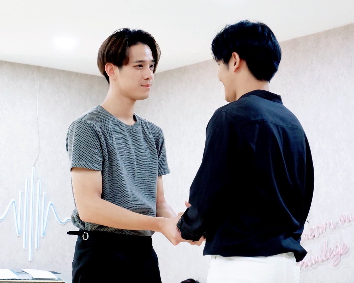 BessWoraponFc's tweet photo. 23/10/22
เบส & อาร์ท
@worapon_bess
@artlantisx
นสด.Time the series
WorkShop
#TimetheseriesWorkshop
#Timeผ่านเวลา
#Timetheseries
#SeriesY
#GYBentertainment
#Mflowentertainment
#Gooddramastudio
#เบสอาร์ทTimetheseries
#BessWorapon
#เบสวรพล
#อาร์ทสิริราช
#ArtSirirach https://t.co/VxOHk9ktV1