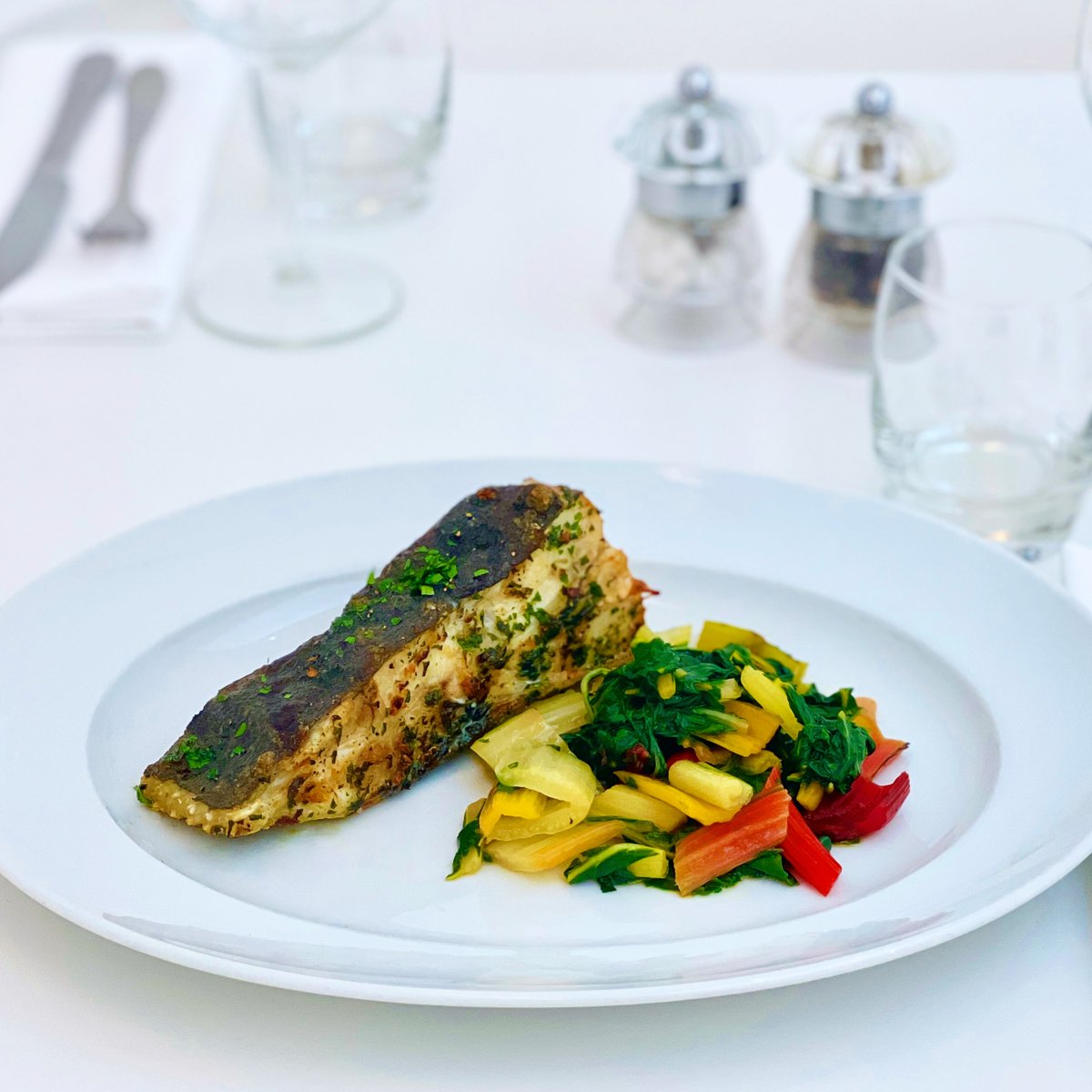 Starting the week off on a healthy note in Olivomare…oven roasted turbot with sautéed rainbow chard 🌈🐟🌈🐟
📍OLIVOMARE, 10 Lower Belgrave St
☎️020 7730 9022 for reservations or book via our website 
📱Download our Olivo Restaurants & Shops app for full menus & reservations.