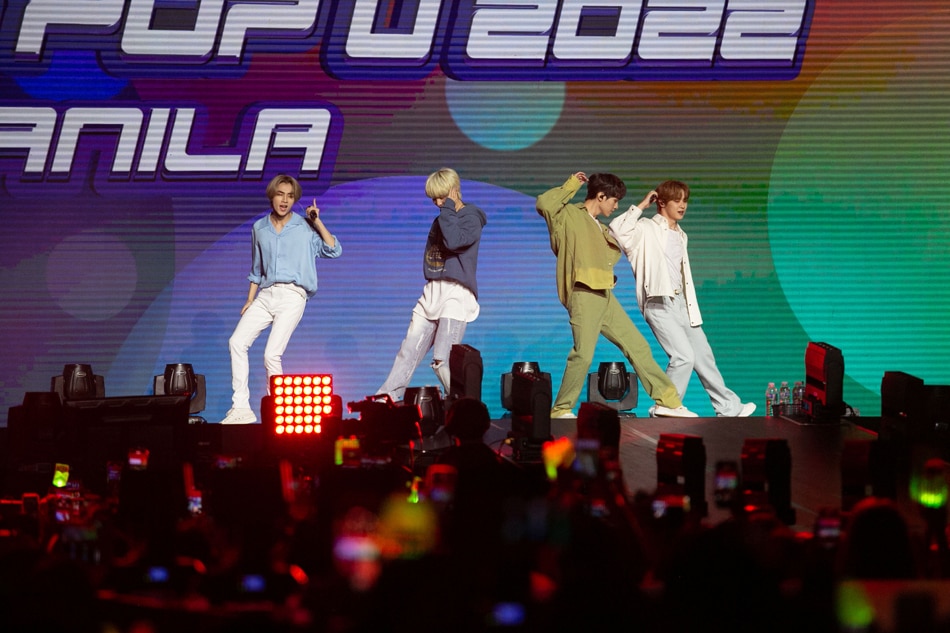 notobullies3's tweet photo. All these 3 years #KUN #XUAOJUN #HENDERY #YANGYANG had to sing without TEN..then without LUCAS and WINWIN. Every performance was amazing good..a proof that #WayV's members are very talented and can perform no matter if ot7;6;5 or 4 #WayVDeservesBetter #WayVComeback @SMTOWNGLOBAL https://t.co/afM0nCvfrM