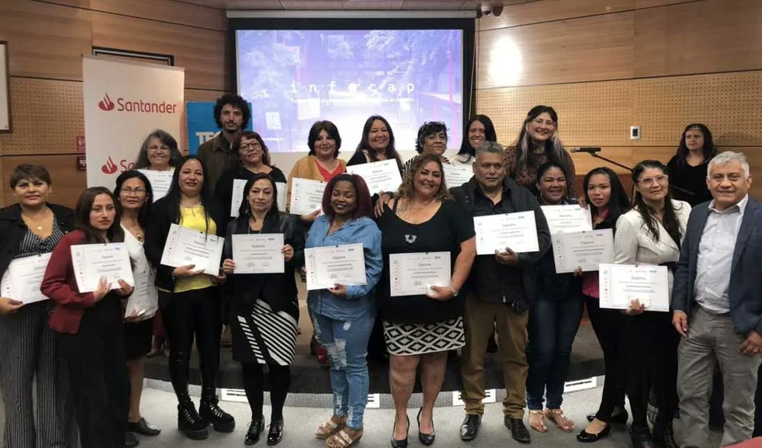 TLAntofagasta's tweet photo. #Infocap | Estudiantes de campamento de Antofagasta se gradúan en alfatetización digital
https://t.co/Wam4QydHwQ https://t.co/OumWVSQxhi