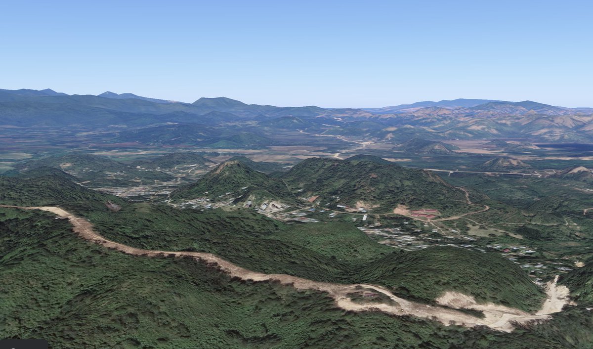 KawanBaikKomodo's tweet photo. Begini tangkapan layar Google Earth atas kondisi hutan itu (Oktober 2022) https://t.co/p6QjlTvCBs