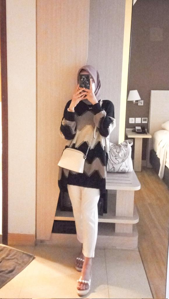 icemilkteh's tweet photo. blouse ini bahannya rajut katun, di pakenya nyaman ga gerah sm sekali walaupun di cuaca panas, lembut banget dan LD nya smpe 140 cm jd fit to XXL
🖇https://t.co/u4NWJwcROh https://t.co/lnptakcZE2